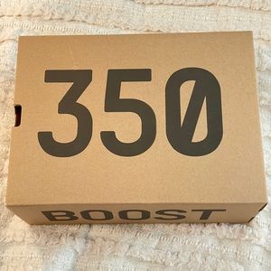 adidas Yeezy Boost 350 V2
Ash Pearl